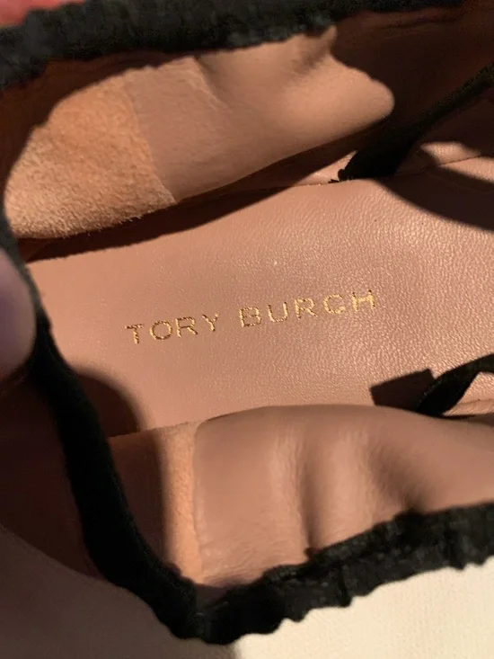 TORY BURCH
Soft Scrunch Leather
Ballet Flat In Blush Pink /with Black Trim - Picture 9 of 11